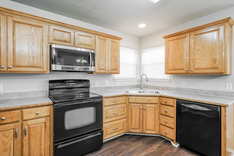2,060/Mo, 501 Thistle Meade Cir Burleson, TX 76028 Kitchen View