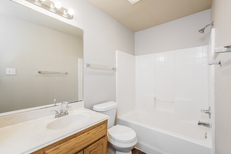 2,060/Mo, 501 Thistle Meade Cir Burleson, TX 76028 Bathroom View