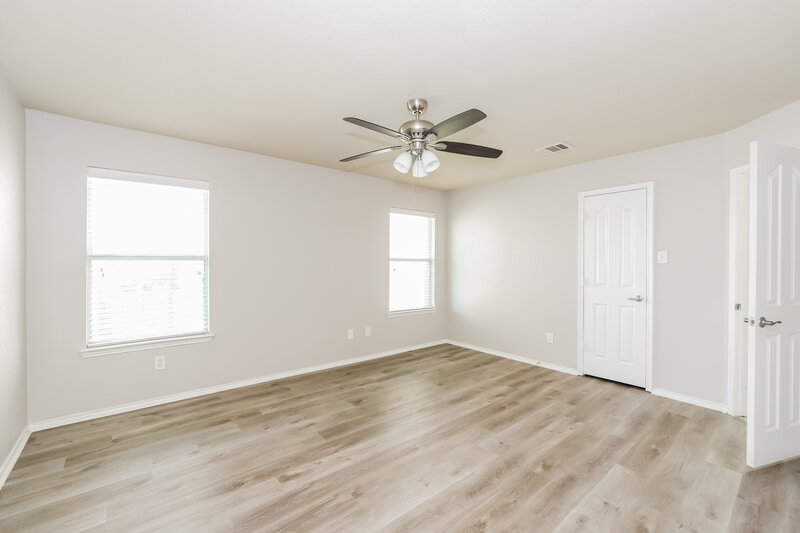 2,200/Mo, 403 Foliage Ct Red Oak, TX 75154 Main Bedroom View