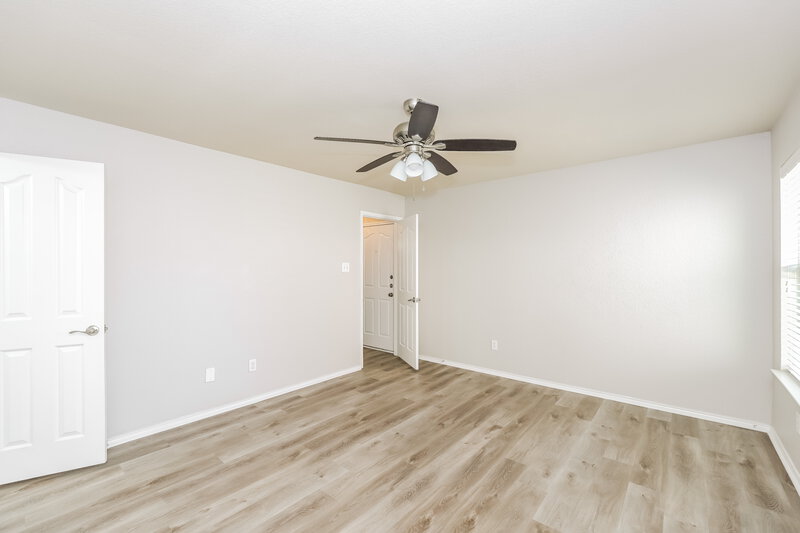 2,200/Mo, 403 Foliage Ct Red Oak, TX 75154 Main Bedroom View 2