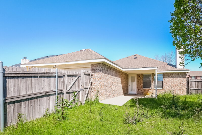 2,200/Mo, 403 Foliage Ct Red Oak, TX 75154 Rear View