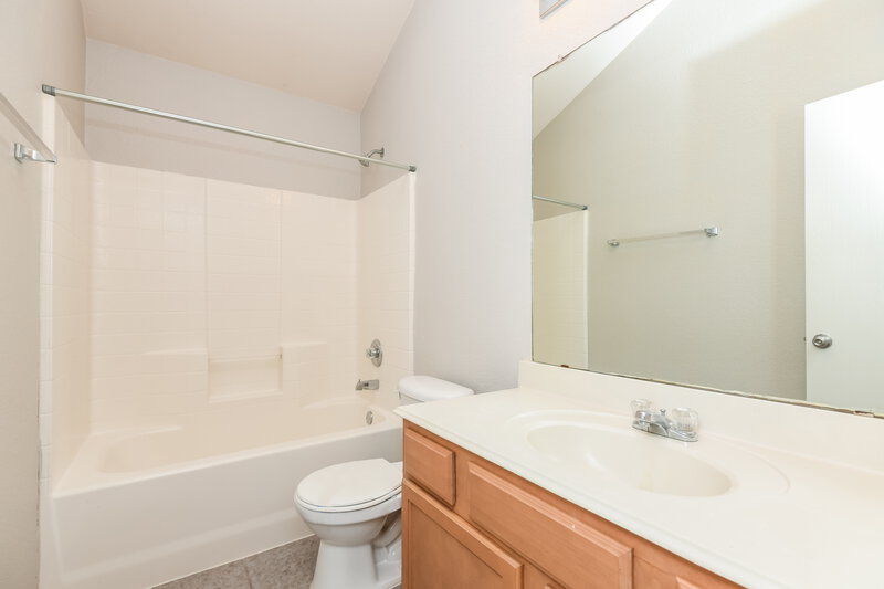 2,250/Mo, 6548 Fitzgerald St Fort Worth, TX 76179 Bathroom View