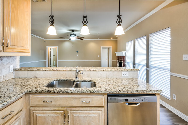 2,430/Mo, 7001 Spoonbill Ct Arlington, TX 76002 Kitchen View