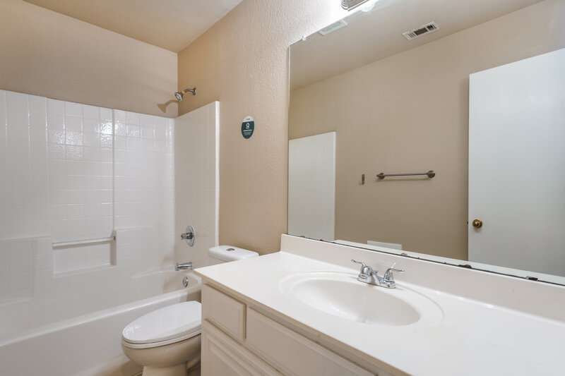 2,430/Mo, 7001 Spoonbill Ct Arlington, TX 76002 Bathroom View