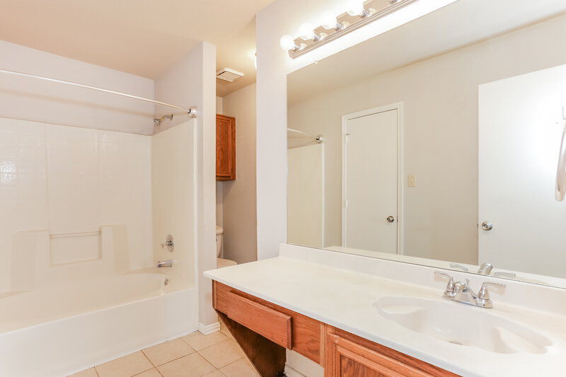 1,795/Mo, 2092 Paint Pony Ln Keller, TX 76248 Main Bathroom View