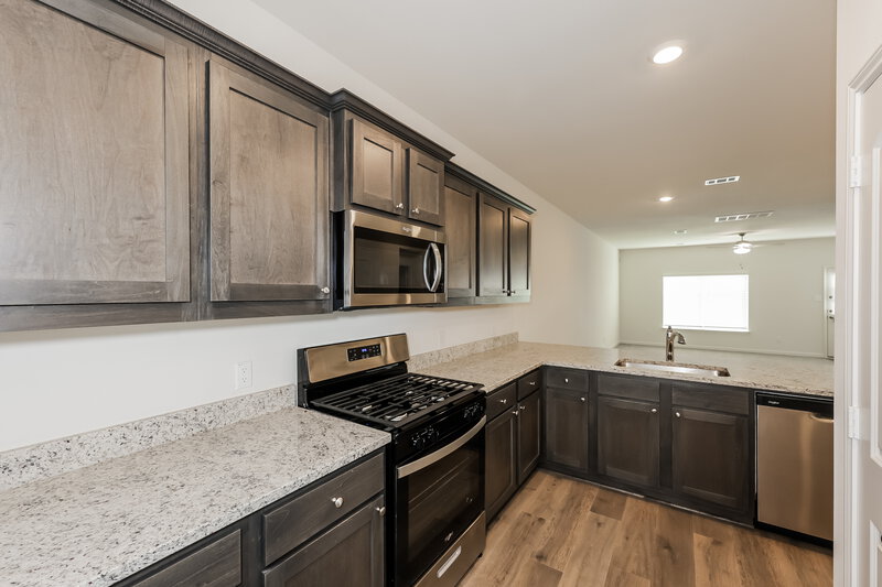 2,570/Mo, 9609 Klondike Dr Fort Worth, TX 76140 Kitchen View 3