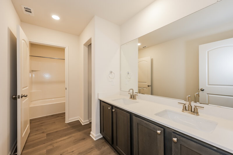 2,570/Mo, 9609 Klondike Dr Fort Worth, TX 76140 Bathroom View