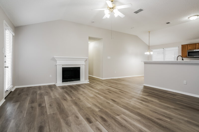 1,795/Mo, 1104 Driftwood Ln Fort Worth, TX 76140 Living Room View