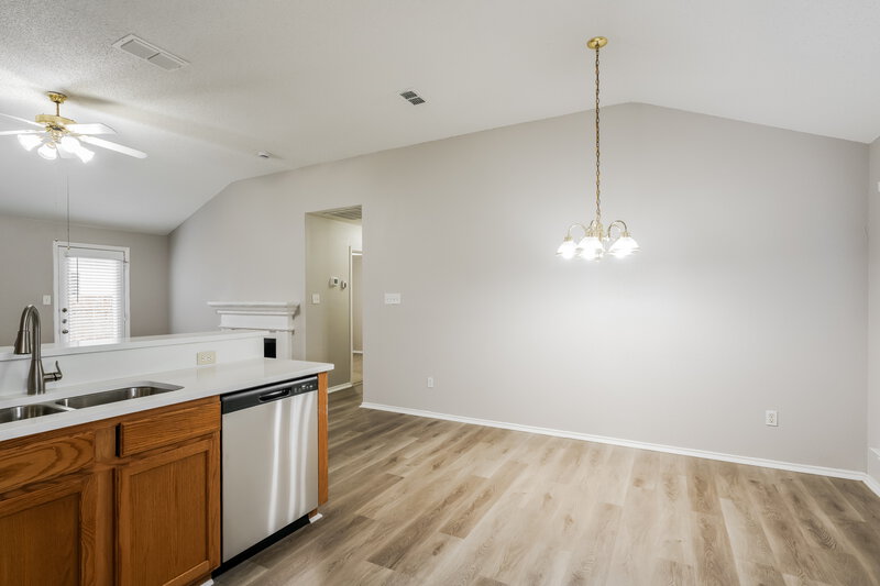 1,795/Mo, 1104 Driftwood Ln Fort Worth, TX 76140 Kitchen View 2