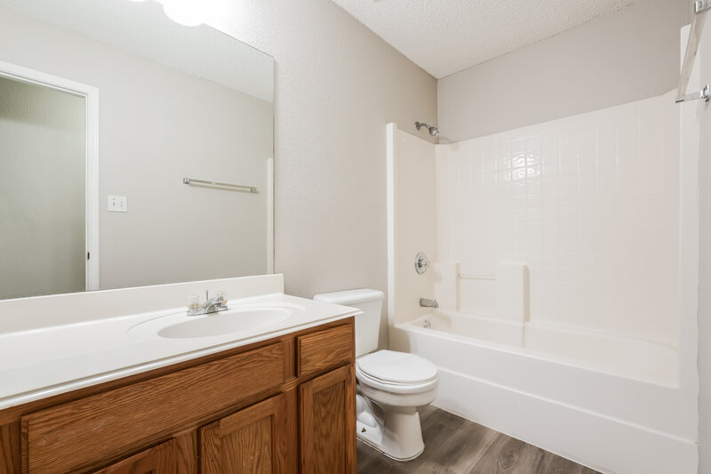 1,795/Mo, 1104 Driftwood Ln Fort Worth, TX 76140 Bathroom View