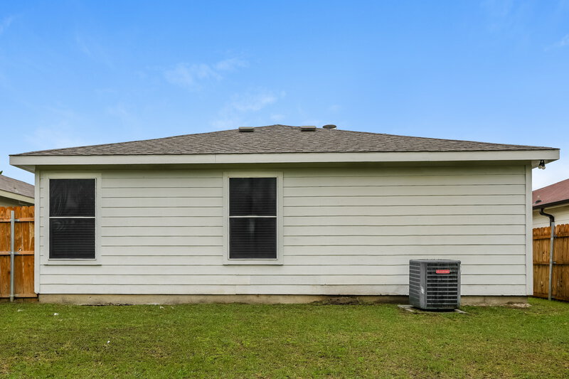 1,795/Mo, 1104 Driftwood Ln Fort Worth, TX 76140 Rear View