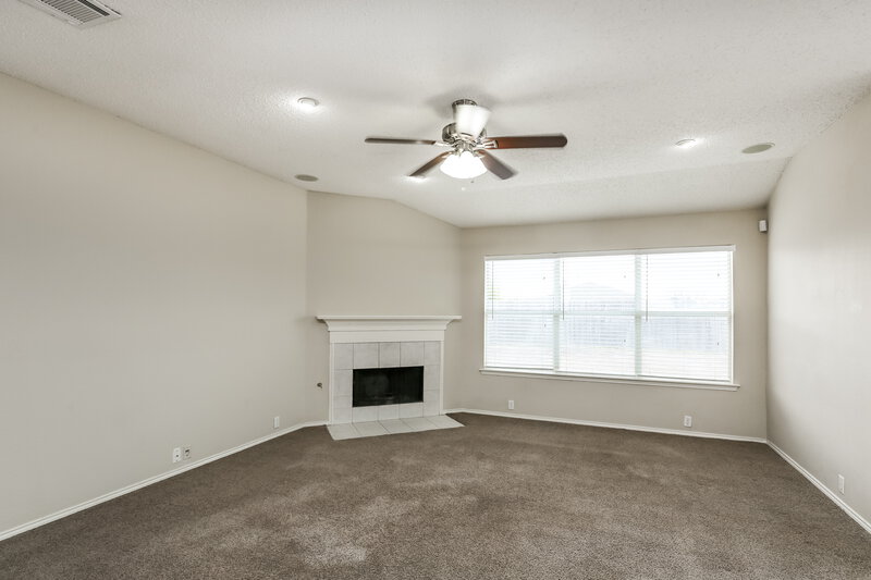 2,230/Mo, 1402 Kilkenny Dr Arlington, TX 76002 Living Room View