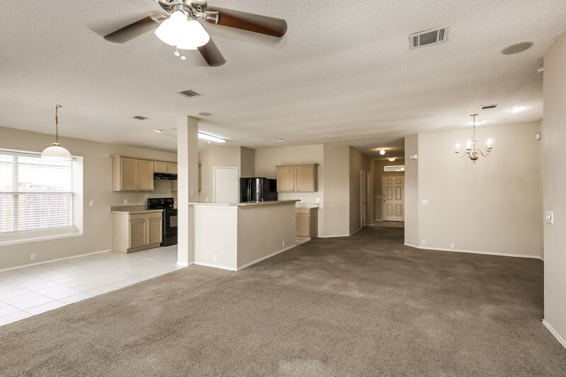 2,230/Mo, 1402 Kilkenny Dr Arlington, TX 76002 Living Room View 3