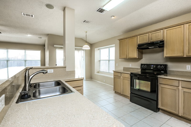 2,230/Mo, 1402 Kilkenny Dr Arlington, TX 76002 Kitchen View