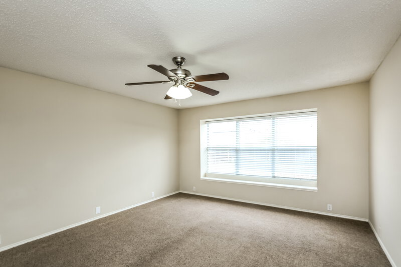 2,230/Mo, 1402 Kilkenny Dr Arlington, TX 76002 Main Bedroom View 3