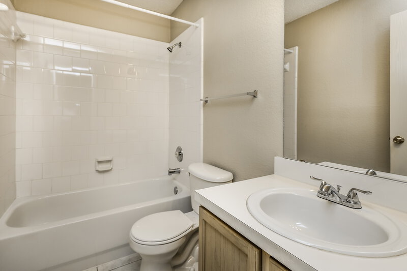 2,230/Mo, 1402 Kilkenny Dr Arlington, TX 76002 Bathroom View