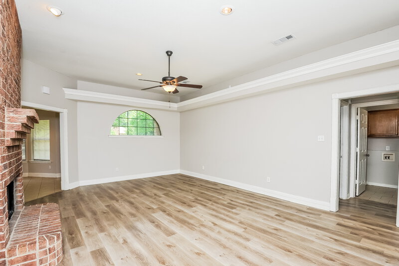 2,235/Mo, 752 Bryan Dr Burleson, TX 76028 Living Room View 2