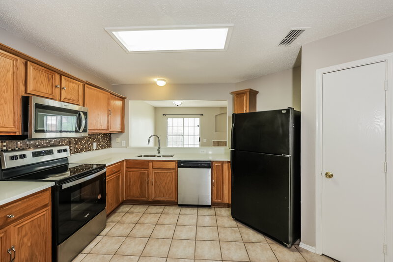 1,960/Mo, 2921 Stonewall Ln Fort Worth, TX 76123 Kitchen View 2