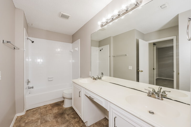 1,960/Mo, 2921 Stonewall Ln Fort Worth, TX 76123 Main Bathroom View