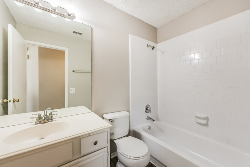 1,960/Mo, 2921 Stonewall Ln Fort Worth, TX 76123 Bathroom View