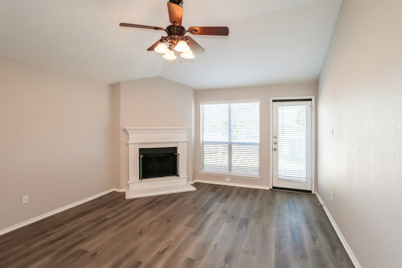 2,630/Mo, 6441 Riverwater Trl Fort Worth, TX 76179 Living Room View