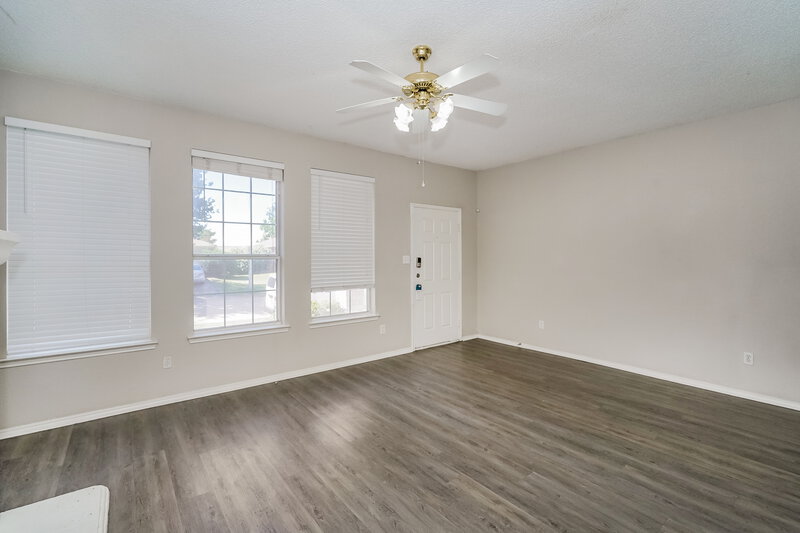 1,885/Mo, 6821 Prairie Hill Rd N Fort Worth, TX 76131 Living Room View