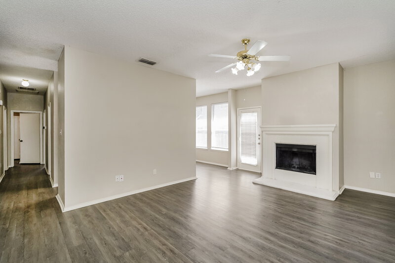 1,885/Mo, 6821 Prairie Hill Rd N Fort Worth, TX 76131 Living Room View 3