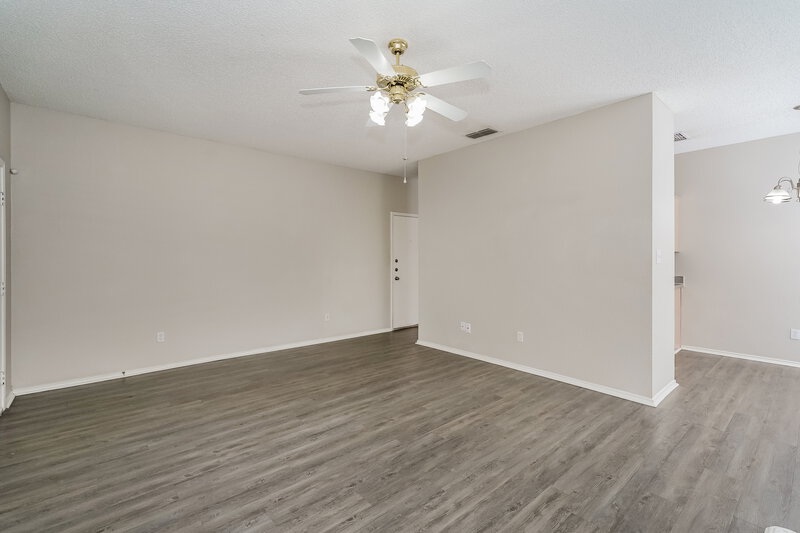 1,885/Mo, 6821 Prairie Hill Rd N Fort Worth, TX 76131 Living Room View 4