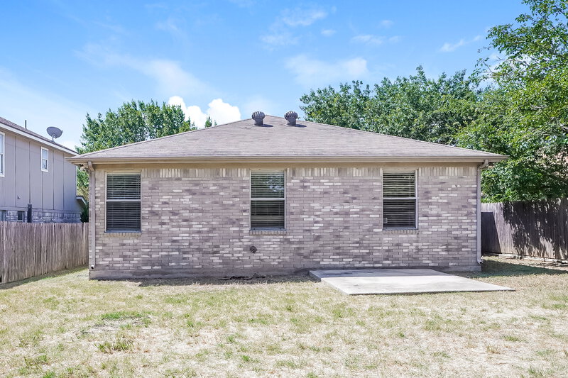 1,885/Mo, 6821 Prairie Hill Rd N Fort Worth, TX 76131 Rear View