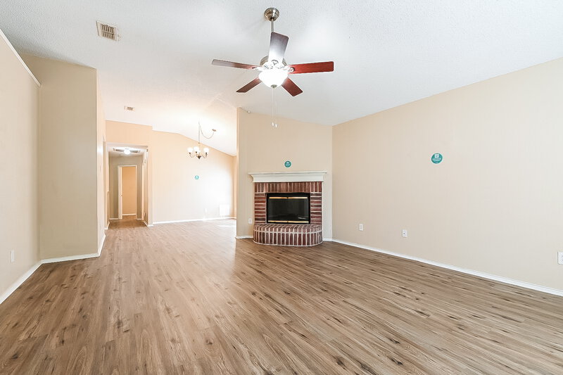 1,870/Mo, 4966 Marina del Rd Fort Worth, TX 76179 Living Room View