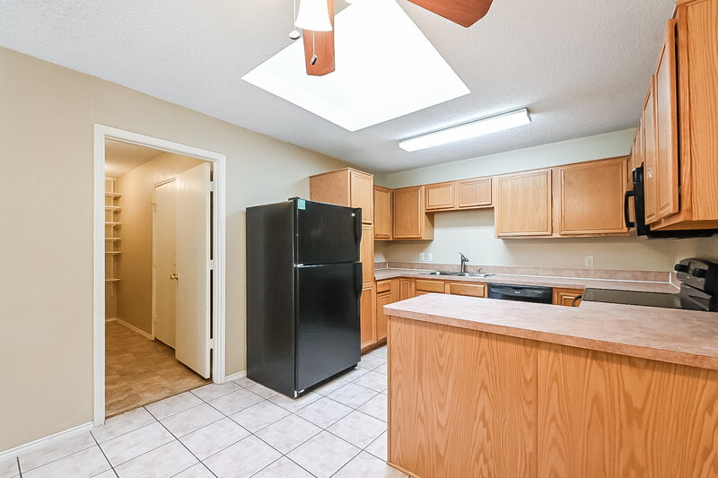 1,870/Mo, 4966 Marina del Rd Fort Worth, TX 76179 Kitchen View