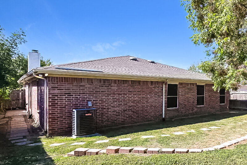 1,870/Mo, 4966 Marina del Rd Fort Worth, TX 76179 Rear View 2
