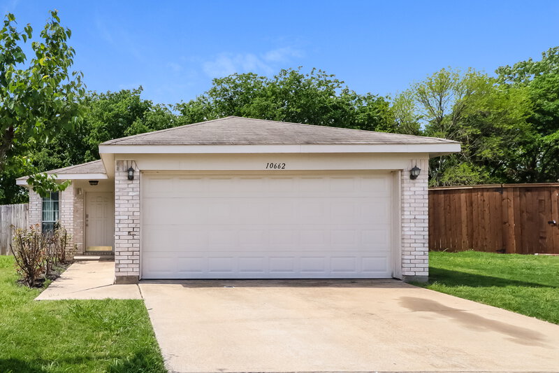 1,805/Mo, 10662 Flamewood Dr Fort Worth, TX 76140 External View