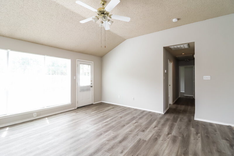 1,805/Mo, 10662 Flamewood Dr Fort Worth, TX 76140 Living Room View