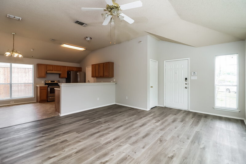 1,805/Mo, 10662 Flamewood Dr Fort Worth, TX 76140 Living Room View 3