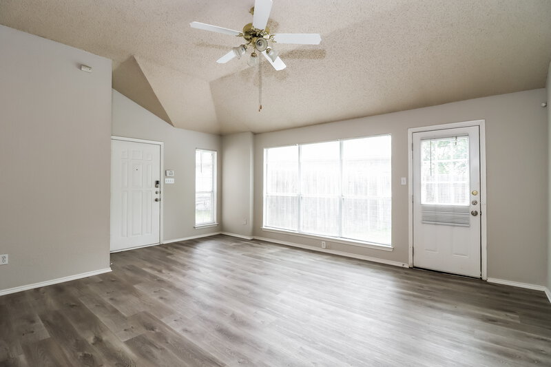 1,805/Mo, 10662 Flamewood Dr Fort Worth, TX 76140 Living Room View 4