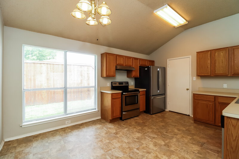 1,805/Mo, 10662 Flamewood Dr Fort Worth, TX 76140 Dining Room View