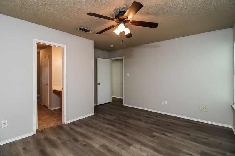 1,805/Mo, 10662 Flamewood Dr Fort Worth, TX 76140 Main Bedroom View 2