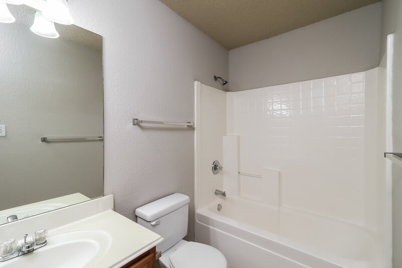 1,805/Mo, 10662 Flamewood Dr Fort Worth, TX 76140 Bathroom View