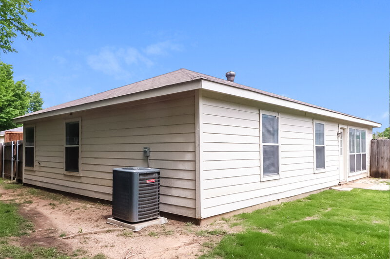 1,805/Mo, 10662 Flamewood Dr Fort Worth, TX 76140 Rear View