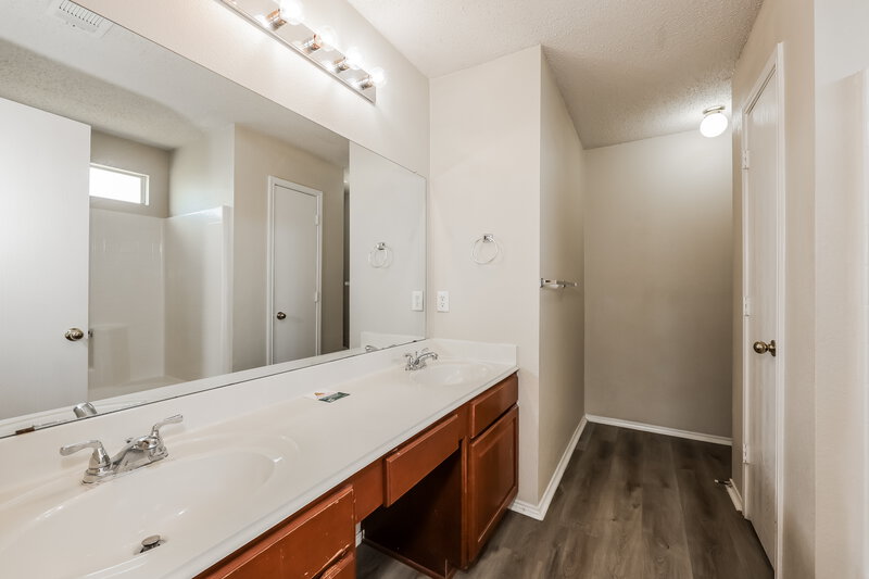 2,520/Mo, 7800 Seven Oaks Ln Denton, TX 76210 Main Bathroom View