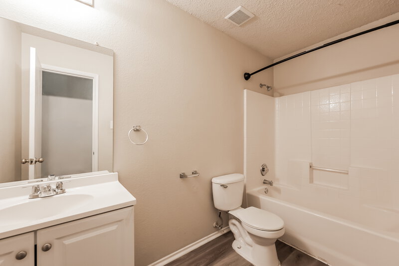 2,520/Mo, 7800 Seven Oaks Ln Denton, TX 76210 Bathroom View