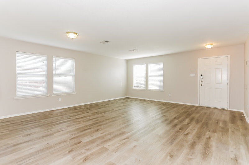 2,705/Mo, 3008 Southern Hills Ln Mesquite, TX 75181 Living Room View