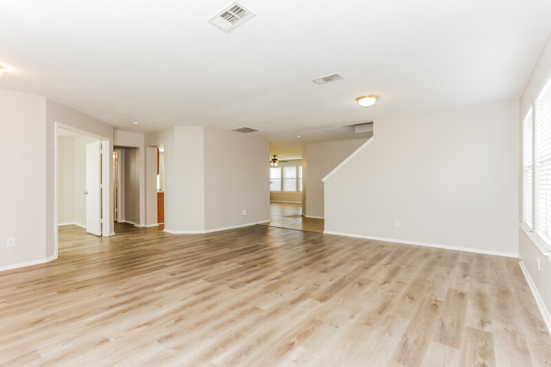 2,705/Mo, 3008 Southern Hills Ln Mesquite, TX 75181 Living Room View 2