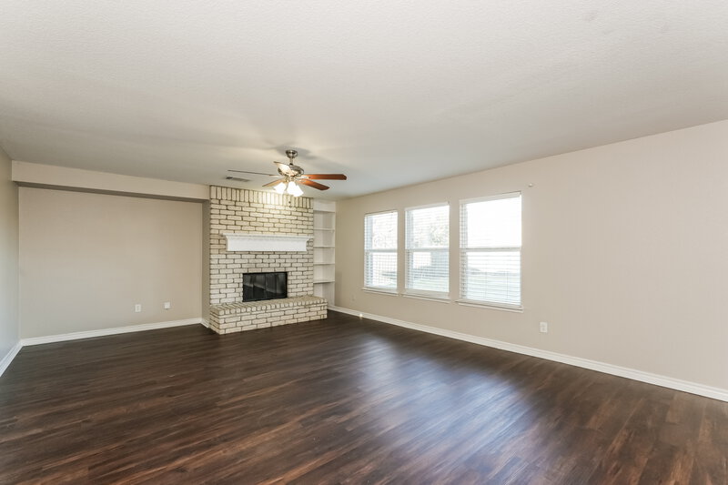 2,540/Mo, 5328 Nueces Ln Grand Prairie, TX 75052 Living Room View 2