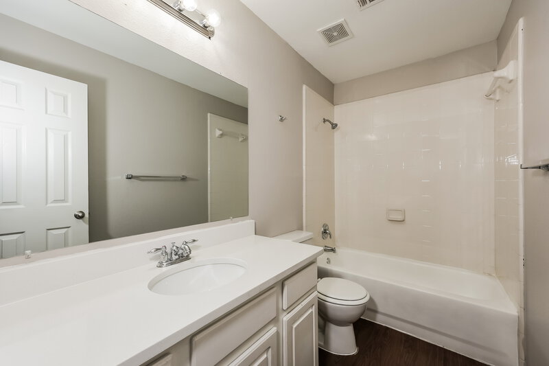 2,790/Mo, 4500 Clear Lake Ln Mesquite, TX 75150 Bathroom View