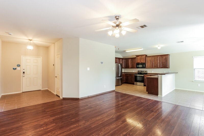 1,990/Mo, 124 Meadow Crest Dr Princeton, TX 75407 Living Room View 2