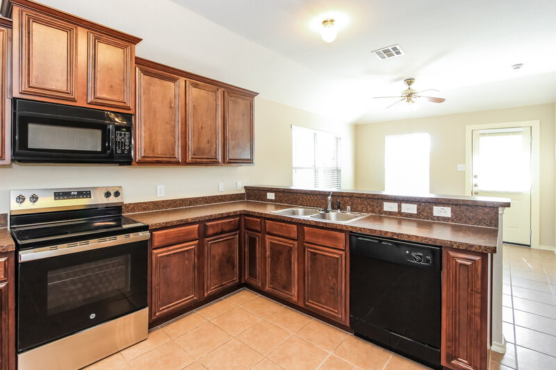 1,990/Mo, 124 Meadow Crest Dr Princeton, TX 75407 Kitchen View 2