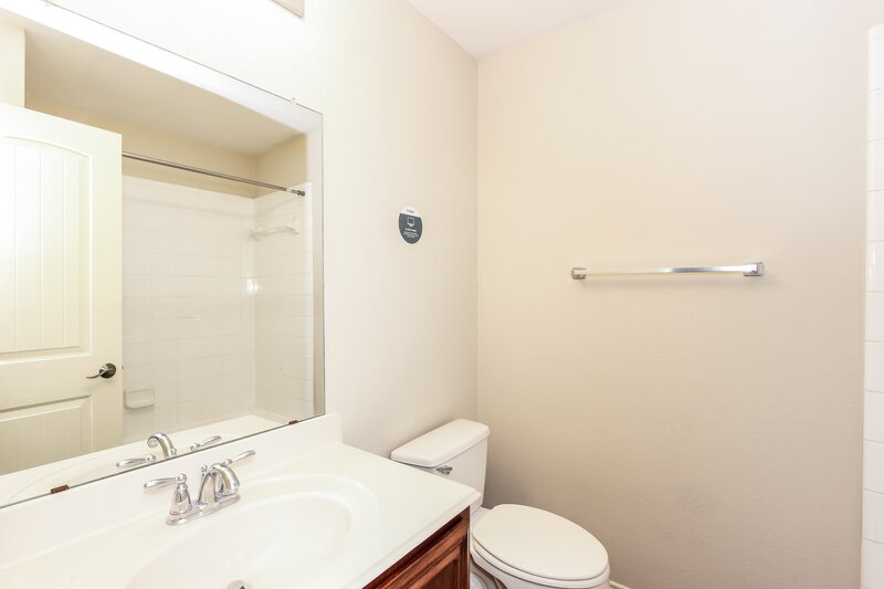 1,990/Mo, 124 Meadow Crest Dr Princeton, TX 75407 Bathroom View