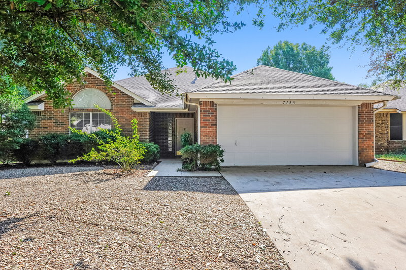 1,930/Mo, 7625 Mahonia Dr Fort Worth, TX 76133 External View